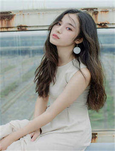 《三级美少女》