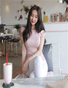 《少妇    狂喷AV》